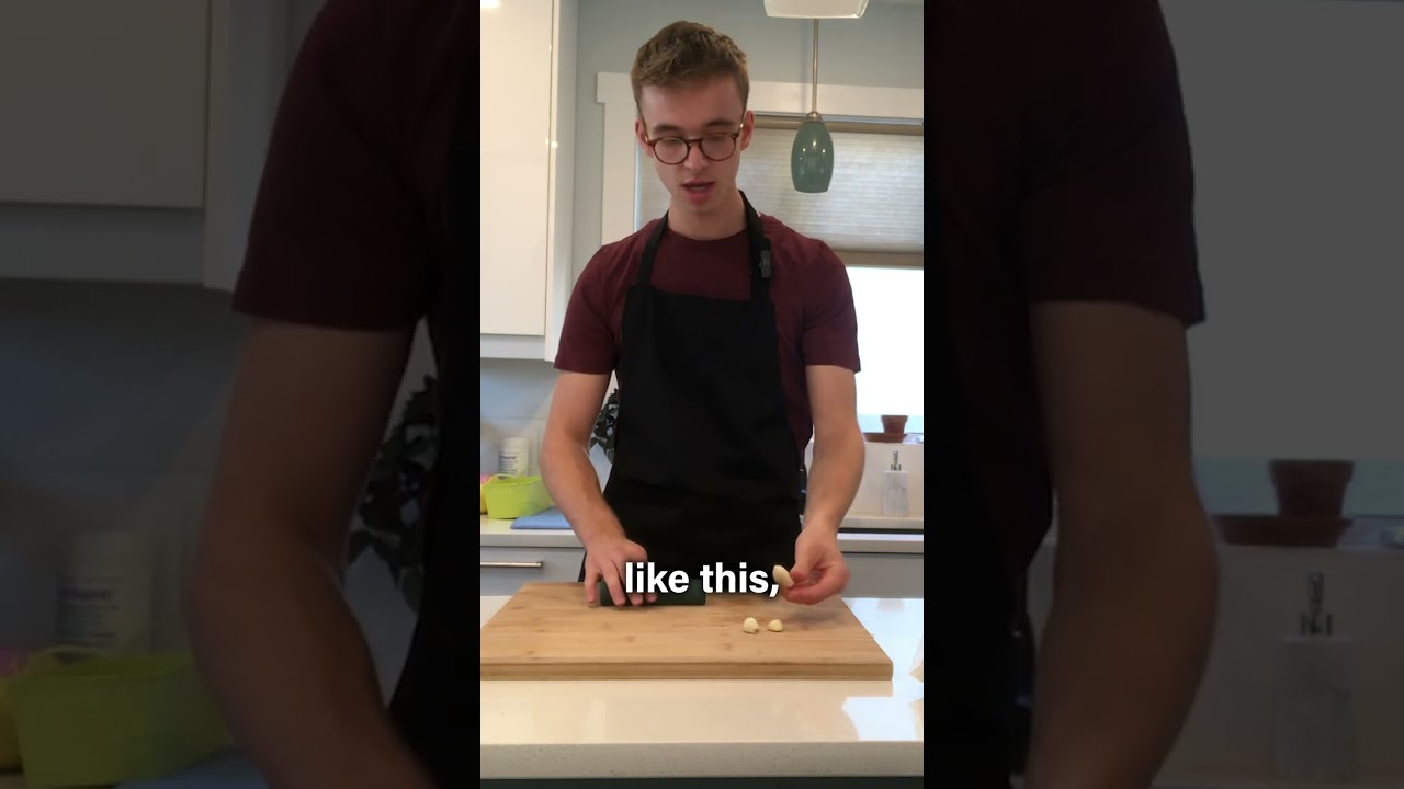 Garlic skin remover thing 🤨