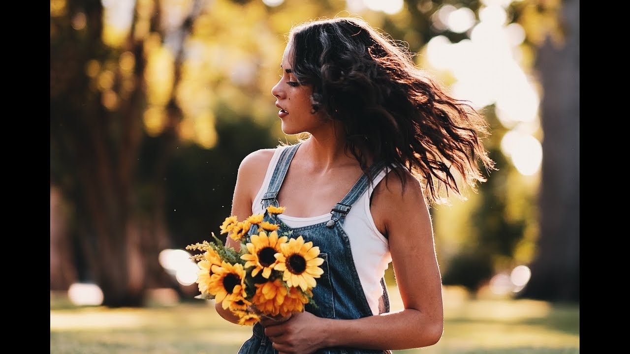 Capitol Park w/ Brianna (Fujifilm X-T2 50mm F2 WR vs 56mm F1.2 R)