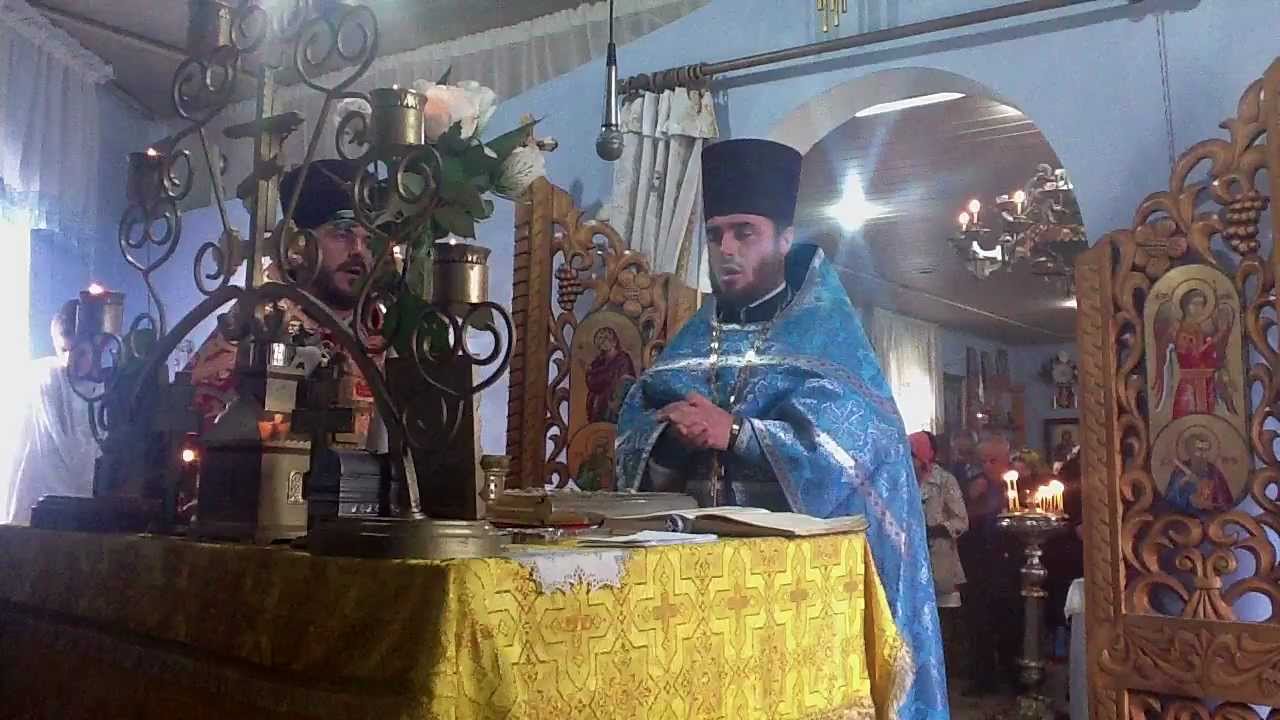 Sfanta si Dumnezeiasca Liturghie la biserica din satul Ratus !!!