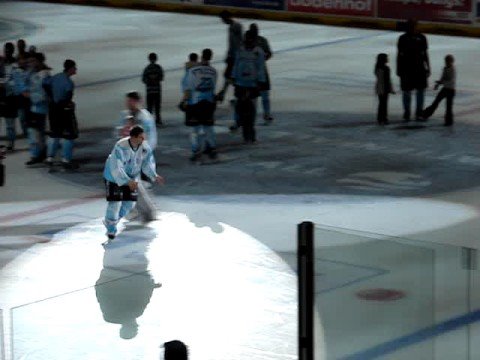 Freezers feiern Sieg gegen Duisburg + Moonwalk Bra...