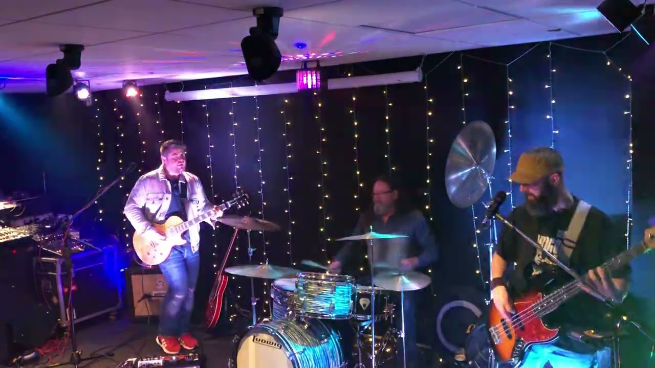 The Racketeers at The Ashton Jubilee Club 20/2/26  ( I Can See Clearly Now )