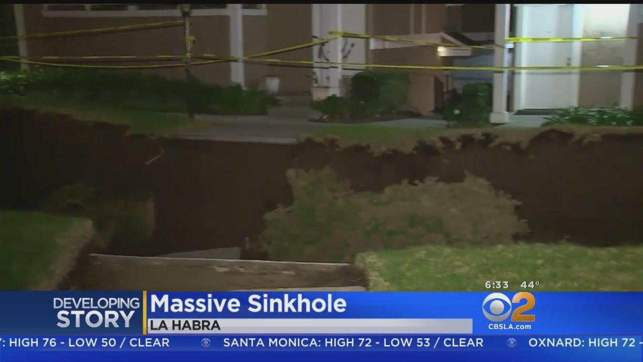 100-Foot-Long Sinkhole Forms In Middle Of La Habra Condo Complex - YouTube