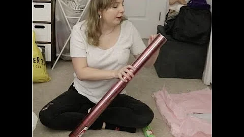 Vlogmas Day 9: Wrap Presents with Me