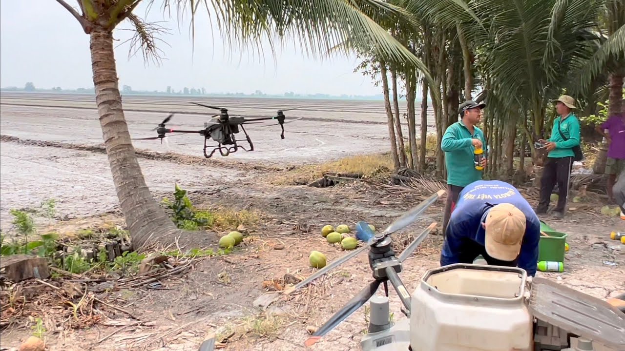 Bộ đôi máy bay T40 sạ phân xịt thuốc