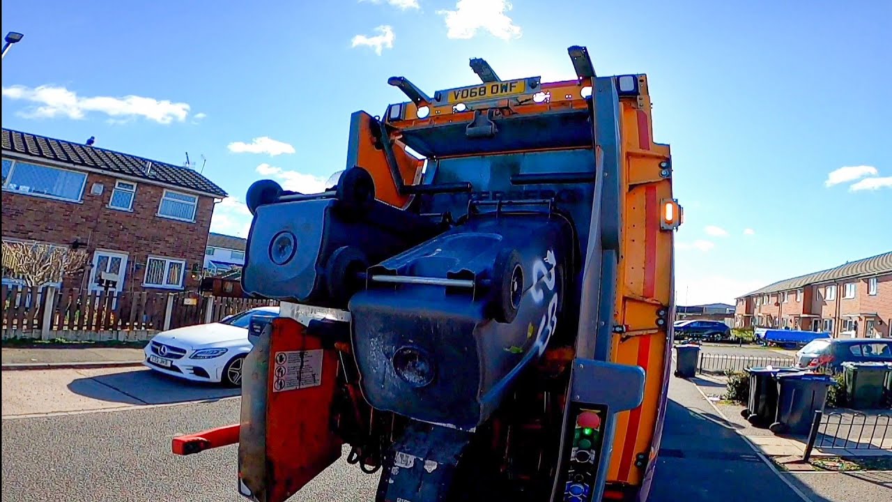 POV Dennis Elite 6 Refuse Truck on GMP/Black Bins OWF