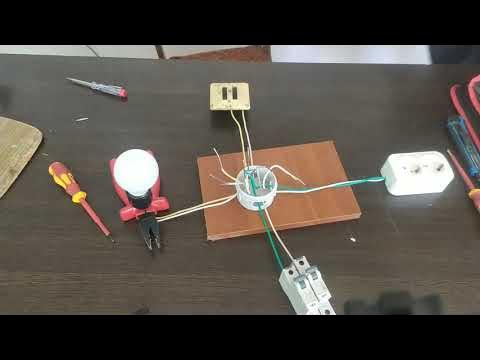 подключение розетки и лампочку в распред коробку(Розетка және лампочка ...