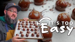 Cookie Dough Truffles Recipe | Make-Ahead Holiday Treat
Cookie Dough Truffles | Chef Tom X All Things Barbecue
If youre looking for a sweet treat instead of meat, look no further than these Cookie Dough Truffles. Were pretty sure even Buddy The Elf would approve of chocolate chip cookie dough coated in chocolate. The good news is that these can be made ahead and then stored in the fridge until it is time to serve.
► Find the full recipe here on ATBBQ: https://www.atbbq.com/blogs/recipes/cookie-dough-truffles
► Find the Yoder Smokers YS640s at ATBBQ: https://www.atbbq.com/products/yoder-smokers-ys640s-pellet-grill-with-acs
#ATBBQ #begoodtooneanother
► WATCH OUR FAVORITES NOW!: https://www.youtube.com/playlist?list=FLSeKtP7bqePrJqi99UX2NSQ
** FOLLOW US **
FACEBOOK: https://www.facebook.com/allthingsbbq
TWITTER: @atbbq
INSTAGRAM: @atbbq @cheftomjackson
TIKTOK: @allthingsbbq
00:00 Introduction
00:17 Prepping the Flour
00:53 Cookie Dough Filling
02:18 Balling up the Dough
02:29 Melting Chocolate for Coating
03:12 Coating the Truffles
03:22 Topping The Truffles
03:50 Lets Get A Taste
04:25 Like & Subscribe Cookie Dough Truffles Recipe | Make-Ahead Holiday Treat