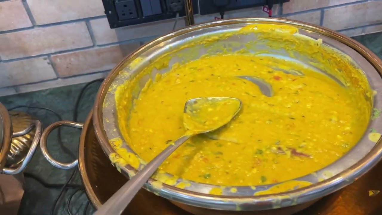 GHEE GUD , Ahmedabad unlimited Gujrati Food!