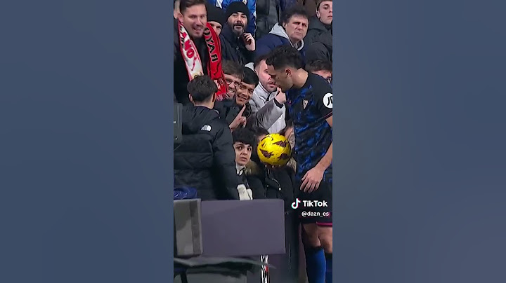 AFICIONADO LE METE EL DEDO EN EL CUL0 A OCAMPOS