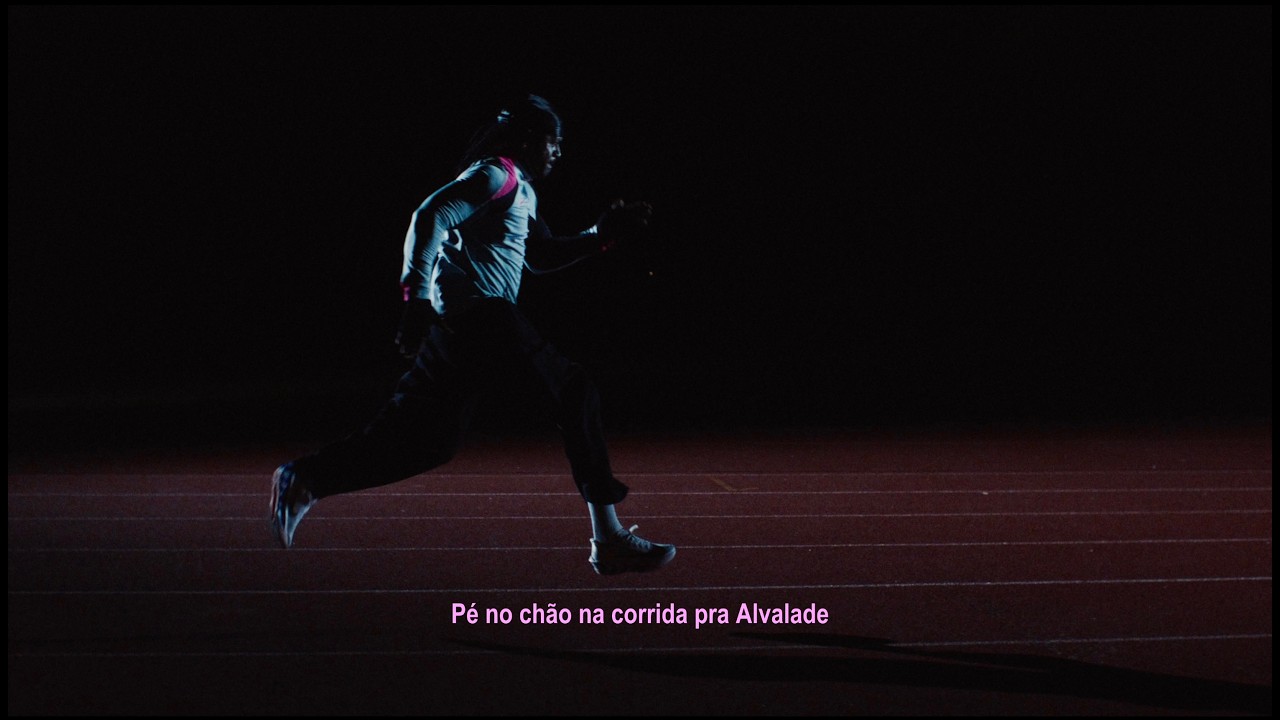 PLUTONIO ANUNCIA O MAIOR CONCERTO DA SUA CARREIRA, APÓS CORRIDA COM MAIS DE 3 MIL PESSOAS NUM PERCURSO MISTÉRIO QUE CULMINOU NO ESTÁDIO JOSÉ ALVALADE. ARTISTA ATUA A 5 DE JUNHO DE 2027 NO ESTÁDIO JOSÉ