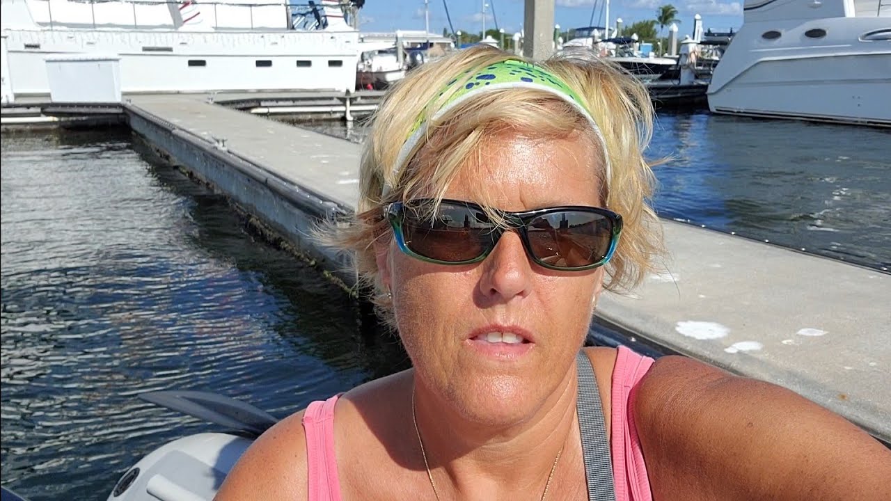 Salty Quicky #345 | Dingy Ride to Salty Sam's Marina | Engine Kept Stopping