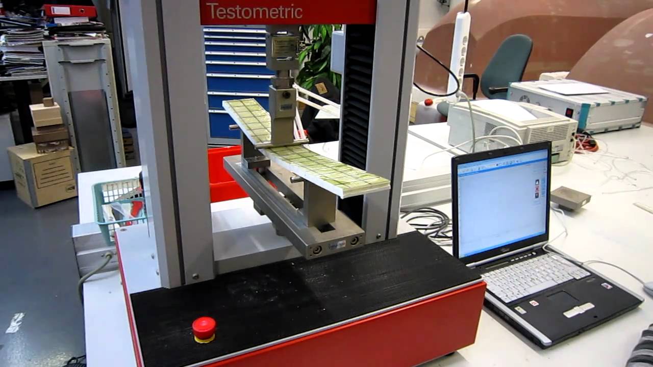 3 Point bending test at kompositlabbet - YouTube