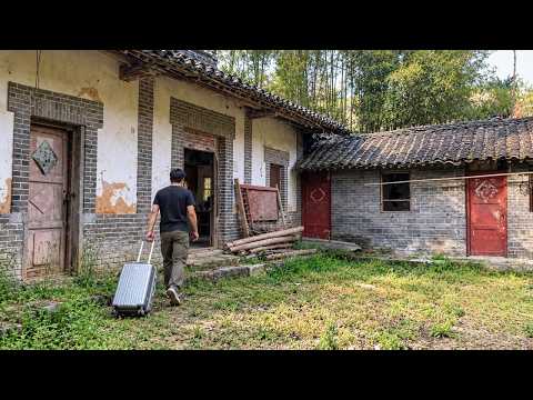 Four Young Men Quit Their Jobs to Become Builders and Renovate Their Abandoned Family House
