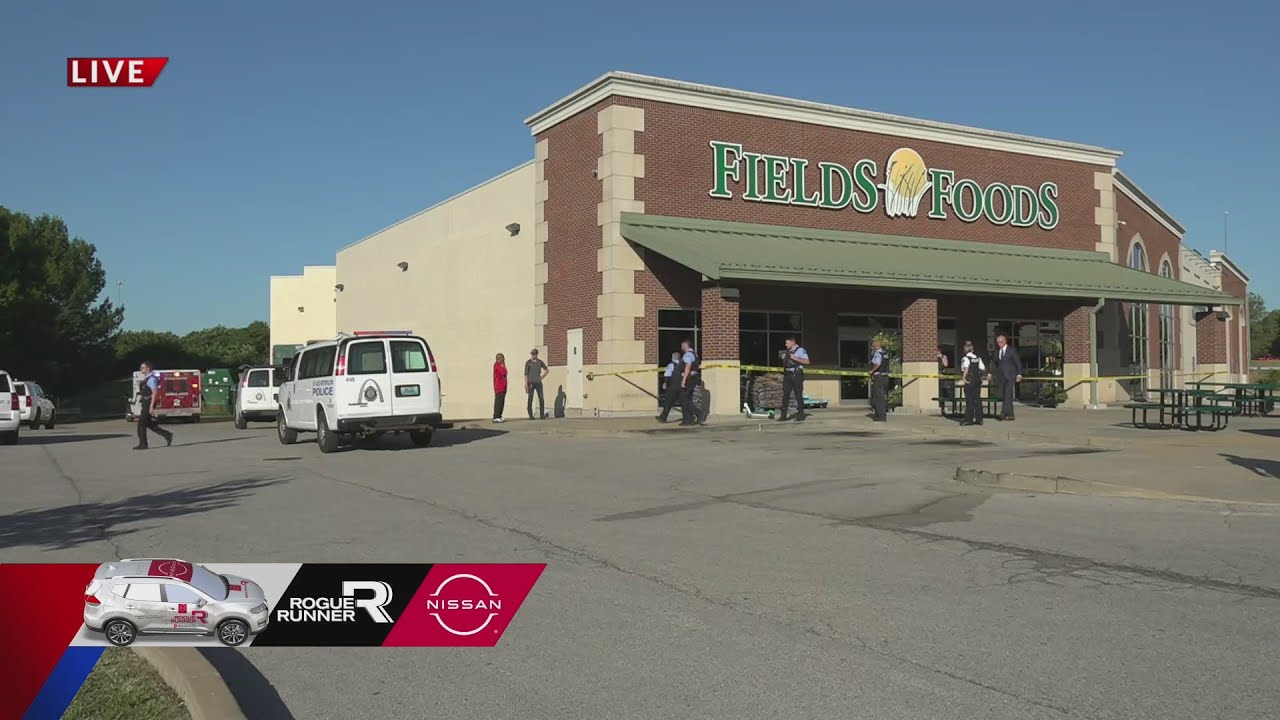 Police investigate shooting at St. Louis grocery store - YouTube