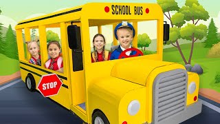 Chris đi xe buýt của trường và giúp bạn bè đến trường screenshot 2