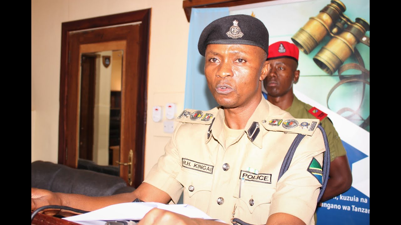 AIBU!! MWALIMU ABAKA MWANAFUNZI WAKE WA DARASA LA SITA AKAMATWA.