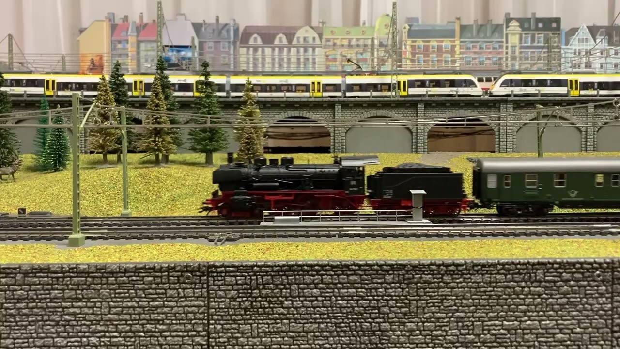 Lint 27 (BR 640) trifft Museumszug