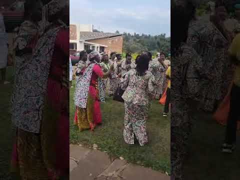 Ndatangaye Mana We Mama Abagore Bazi Kubyinisha Ikibuno