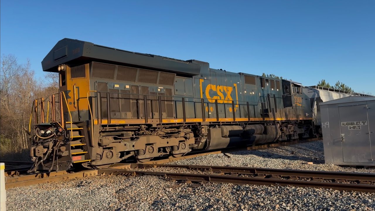ET44 3368 leads CSX/NS transfer train Y225 backwards through Savannah. 2/7/2026 5:05 PM