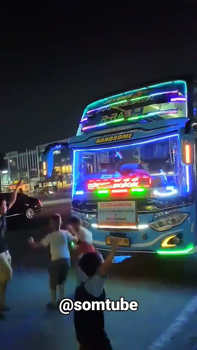 kids dancing on bus horn 😁🔥 #shorts #kids