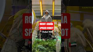Robot araña con robot humanoide en Dubai Mall #future