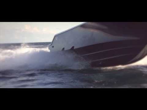 SeaVee Z - High Performance Stepped Hull FiParachuteng Boat