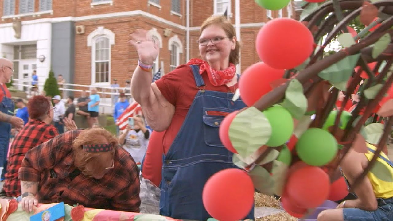 '1000-Lb. Sisters': Watch Tammy Live Out Her Dream of Riding in a Parade Float (Exclusive)