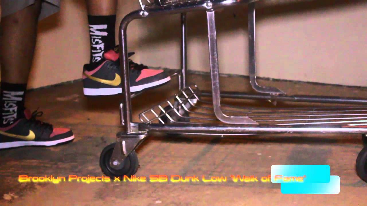 nike sb dunk low walk of fame