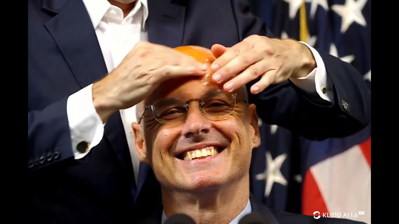 Ben Bernanke rubbing honey on Hank Paulson's head