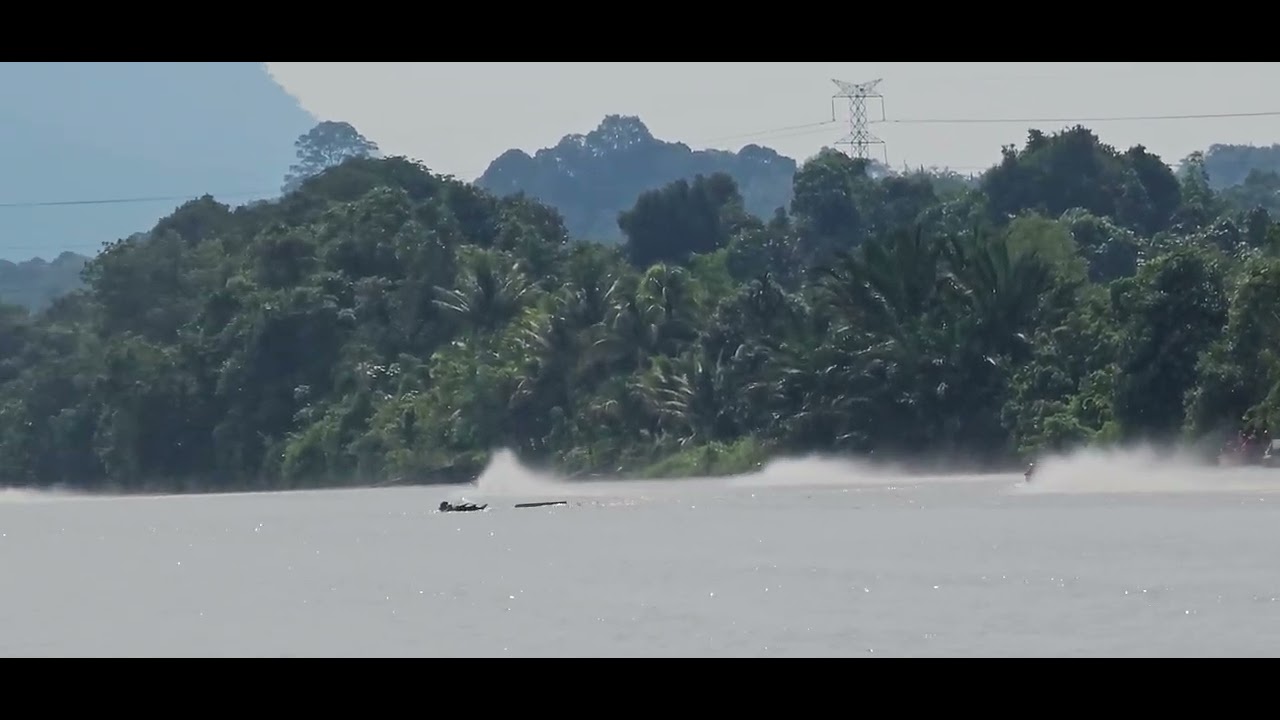 Mini regatta Tatau 2023. Tunnel Boat 50hp Below.