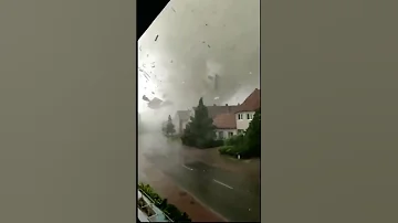 Смерч накрыл очевидца
