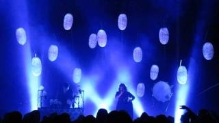 Purity Ring - &quot;Saltkin&quot; (Live)