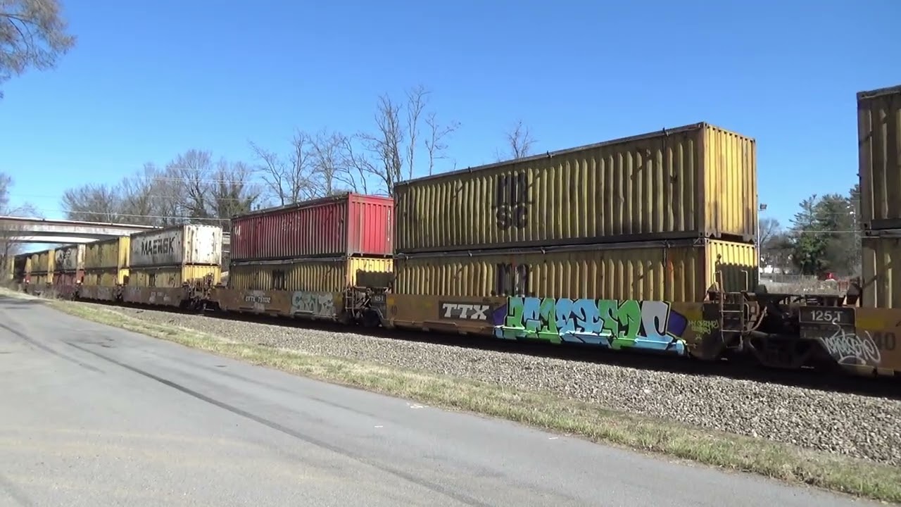 Train 289 2/28/26. Bristol, TN. 289 has 2 Engines: NS 4726 NS 4095. 289 has 40 cars.