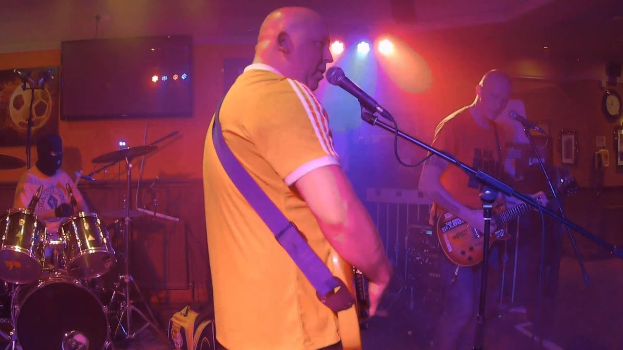 In Dire F**kin Straits Valerie (Live at The Shovels, Blackpool 12th