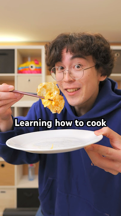 Learning to cook a Scrambled Eggs 🍳 #junpeizaki #food #cooking