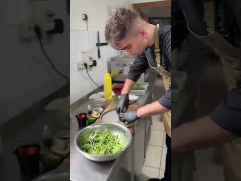 Готовлю для вас салат с рукколой и креветками! #Салаты #шеф #кухня #готовка #крд #рецепты #еда