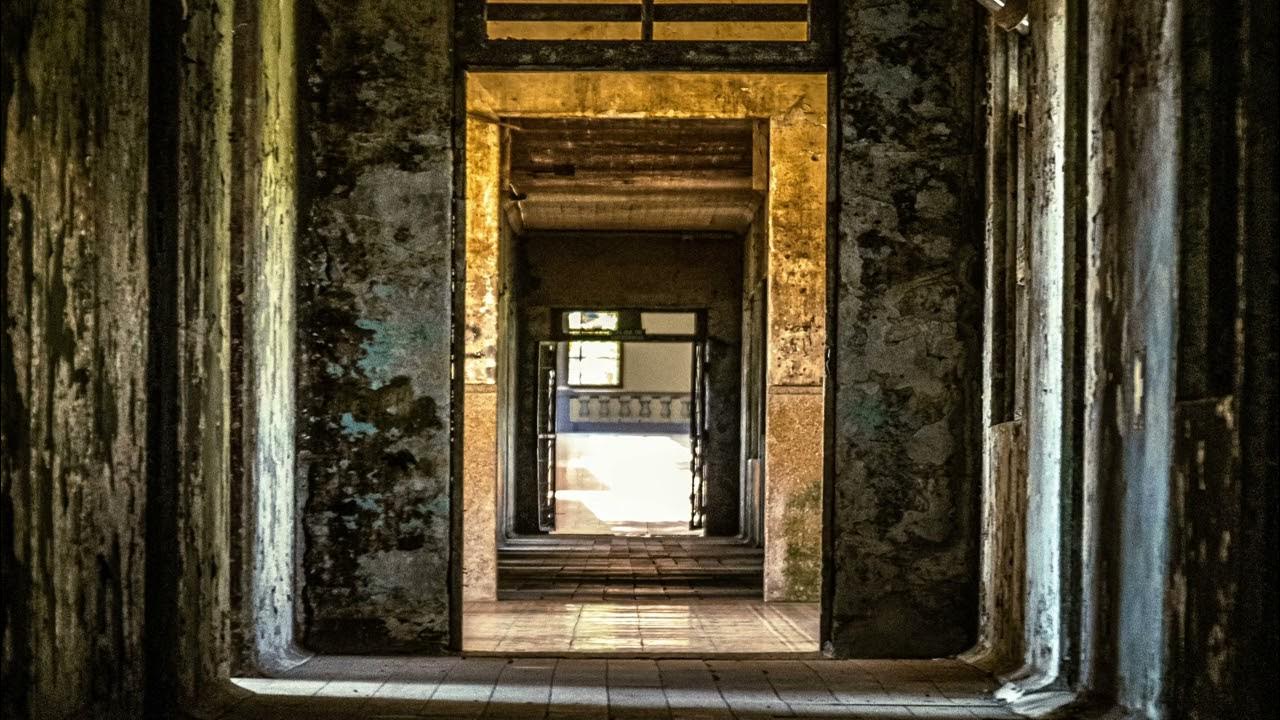 SCARY/Creepy creaking floorboard YouTube