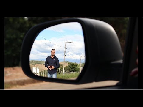 Vídeo: O que acontece quando você vira o espelho retrovisor do seu carro para cima ou para baixo?