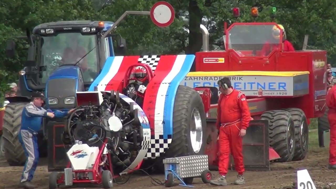 Roude Leiw Tractor Pulling 2011 Haßmoor by MrJo