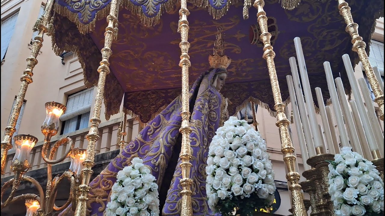 Lágrimas en su Desamparo al son de '¡Miradlo en la cruz!' - Semana Santa Córdoba 2025