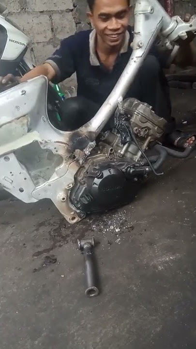 Proses pemasangan mesin cbr150 ke rangka c70