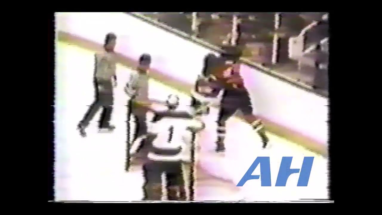 NHL Jan. 23, 1975 Chris Ahrens,MIN v Doug Risebrough,MTL (HL) Minnesota North Stars Montreal Canadie