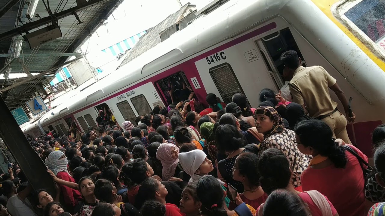 लोकलचा खोळंबा, मुंबईकर बेहाल । Mumbai ki barish se janta behaal