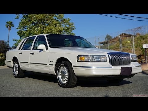 1997 Lincoln Town Car Square Body 2nd Generation Signature Series