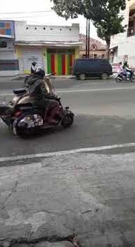 Vespa angkut vespa