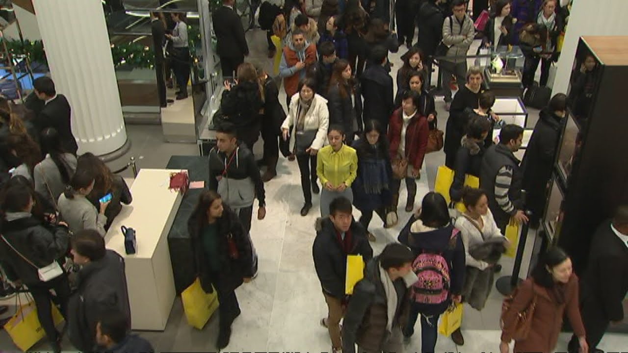 Boxing Day sales see slump in footfall