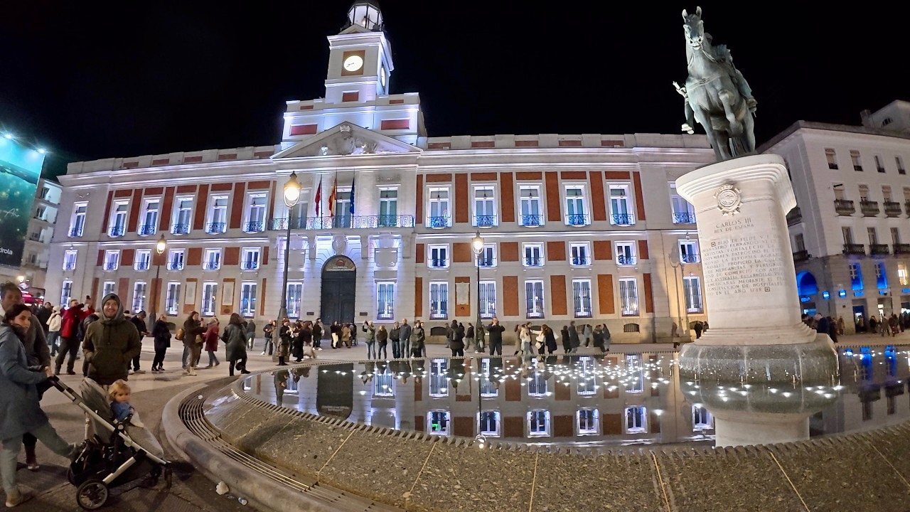 Madrid 4K Walking Tour (Spain)🇪🇸 - Night Captions & Immersive Sound [4K Ultra HD/60fps]