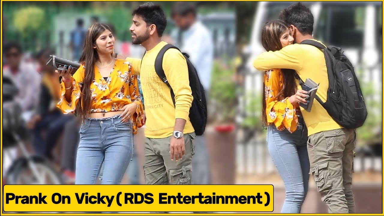 Prank On Vicky ( RDS Entertainment ) | Simran Kaushik | Desi Girl