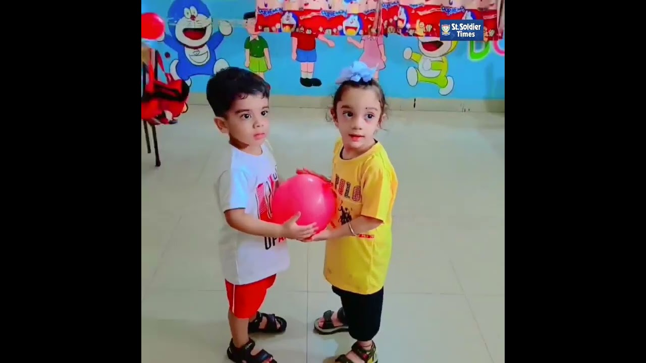 Little kids of SSDPS, Arjun Nagar enjoyed balloon activity with great joy