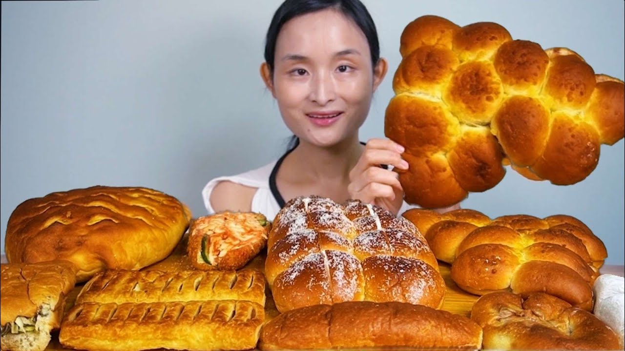 시장에서 사온 여러가지 빵 먹방